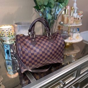 NWOT! Super chic purse.